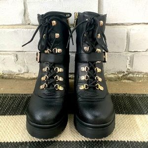 9.5 Guess Black Leather Heeled Boots w/ Zipper+Laces